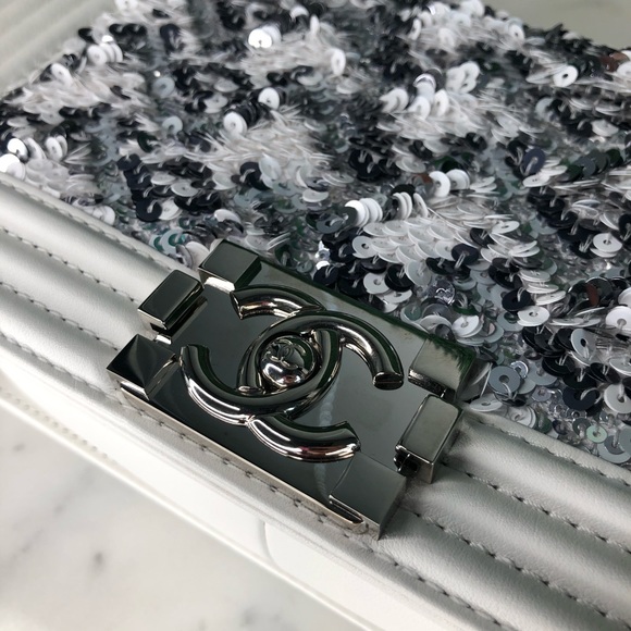 ❌SOLD❌CHANEL White Sequin BoyBag Limited Edition - Picture 9 of 17